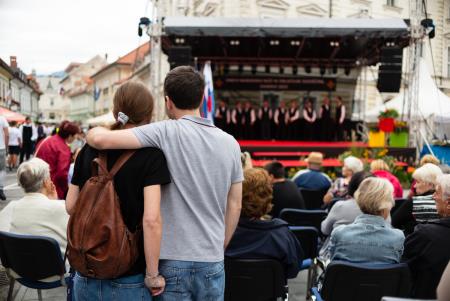 Presenetljiv odziv ob prvem dnevu praznovanja 50. Dnevov narodnih noš in oblačilne dediščine v Kamniku (4)